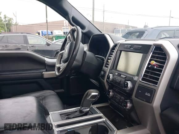 2015 Ford F-150 XLT z VIN 1FTFW1EG5FFA03292, wystawiony jako IAAI lot #43015227 z przebiegiem 123 697 mil mil oraz . Historia ofert i sprzedaży dostępna na DreamBid. Obrazek 5.