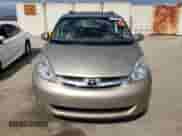2010 Toyota Sienna XLE с VIN 5TDYK4CC9AS290084, выставлен на аукционе Copart как лот 71271375 с пробегом 95 684 миль миль и Списание • Salvage title. История ставок и продаж доступна на DreamBid. Изображение 5.