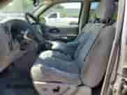 2007 Chevrolet TrailBlazer LT z VIN 1GNDT13S872101918, wystawiony jako Copart lot #61654975 z przebiegiem 218 743 mil mil oraz Czysty tytuł • Clean title. Historia ofert i sprzedaży dostępna na DreamBid. Obrazek 7.