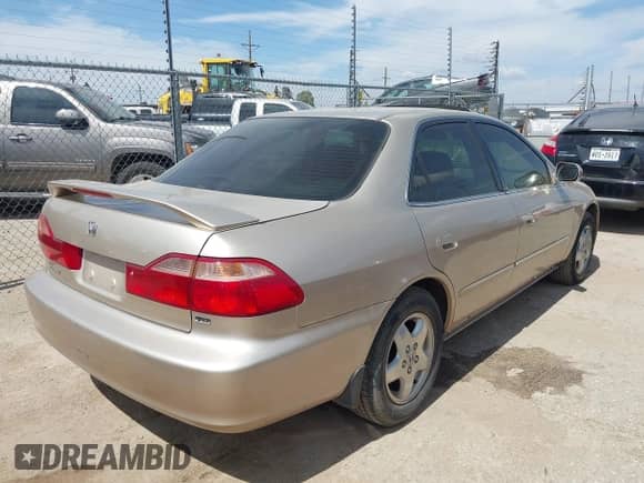 2000 Honda Accord EX with VIN 1HGCG1654YA080878, listed as a IAAI auction lot 43235559 with 226,898 mi miles and . Bid and sale history available at DreamBid. Image 4.