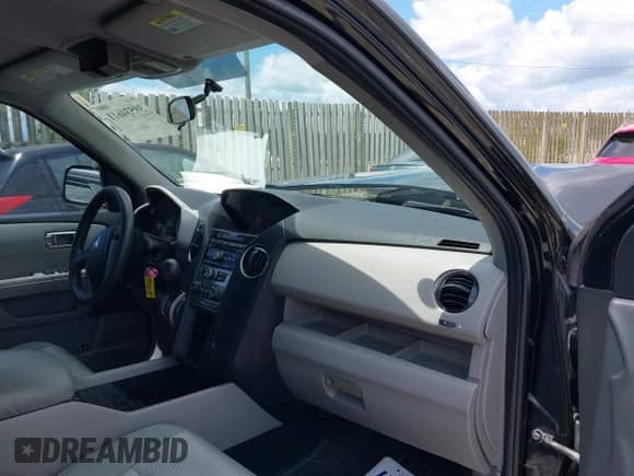 2015 Honda Pilot LX с VIN 5FNYF3H29FB001585, выставлен на аукционе IAAI как лот 39534611 с пробегом 126 490 миль миль и . История ставок и продаж доступна на DreamBid. Изображение 5.