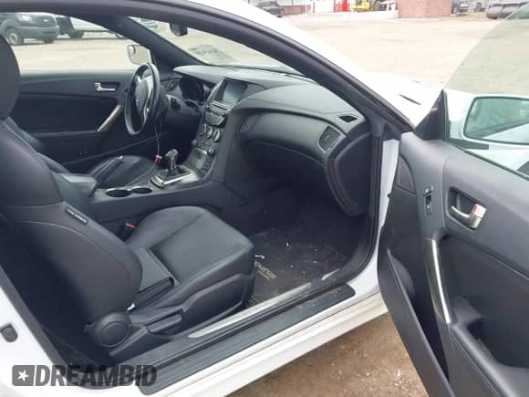 2014 Hyundai Genesis Coupe Ultimate с VIN KMHHU6KJ6EU113561, выставлен на аукционе IAAI как лот 42365420 с пробегом 116 774 миль миль и . История ставок и продаж доступна на DreamBid. Изображение 5.