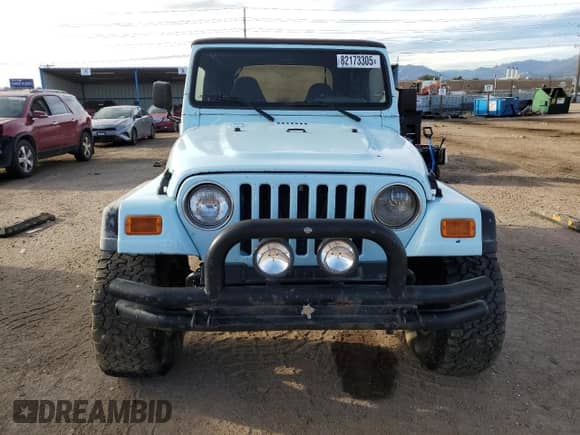 2000 Jeep Wrangler Sport z VIN 1J4FA49S9YP761383, wystawiony jako Copart lot #82173305 z przebiegiem 188 924 mil mil oraz Czysty tytuł • Clean title. Historia ofert i sprzedaży dostępna na DreamBid. Obrazek 5.
