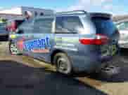 2017 Toyota Sienna XLE Auto Access Seat z VIN 5TDYZ3DCXHS792973, wystawiony jako IAAI lot #41586449 z przebiegiem 113 125 mil mil oraz . Historia ofert i sprzedaży dostępna na DreamBid. Obrazek 3.