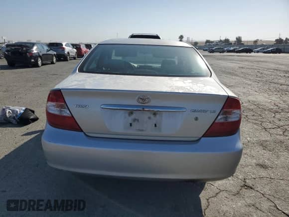 2002 Toyota Camry LE with VIN 4T1BE32K42U552229, listed as a Copart auction lot 84379825 with 258,234 mi miles and Salvage title. Bid and sale history available at DreamBid. Image 6.
