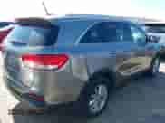 2017 Kia Sorento LX z VIN 5XYPGDA57HG231494, wystawiony jako IAAI lot #42816971 z przebiegiem 89 834 mil mil oraz . Historia ofert i sprzedaży dostępna na DreamBid. Obrazek 4.