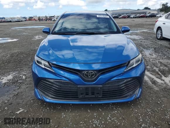 2020 Toyota Camry LE z VIN 4T1C11AK2LU306688, wystawiony jako Copart lot #82510505 z przebiegiem 104 108 mil mil oraz Szkoda całkowita • Salvage title. Historia ofert i sprzedaży dostępna na DreamBid. Obrazek 5.