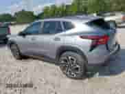 2025 Chevrolet Trax 2RS с VIN KL77LJEP1SC009404, выставлен на аукционе Copart как лот 71652615 с пробегом 26 741 миль миль и Списание • Salvage title. История ставок и продаж доступна на DreamBid. Изображение 2.