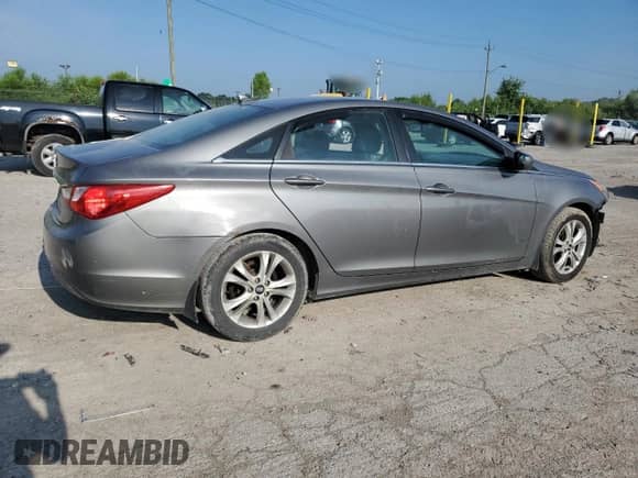2013 Hyundai Sonata GLS z VIN 5NPEB4AC0DH765427, wystawiony jako Copart lot #64684245 z przebiegiem 121 838 mil mil oraz Szkoda całkowita • Salvage title. Historia ofert i sprzedaży dostępna na DreamBid. Obrazek 3.