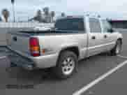 2004 GMC Sierra 1500 SLE z VIN 2GTEK13T341371997, wystawiony jako IAAI lot #41495241 z przebiegiem 218 333 mil mil oraz . Historia ofert i sprzedaży dostępna na DreamBid. Obrazek 4.