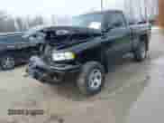 2001 Dodge 1500 z VIN 1B7HF16Z31S144662, wystawiony jako IAAI lot #41930146 z przebiegiem 104 146 mil mil oraz . Historia ofert i sprzedaży dostępna na DreamBid. Obrazek 2.