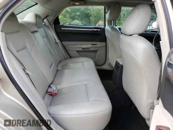 2006 Chrysler 300 Touring с VIN 2C3KA53G76H515940, выставлен на аукционе Copart как лот 70494475 с пробегом 181 327 миль миль и Списание • Salvage title. История ставок и продаж доступна на DreamBid. Изображение 10.