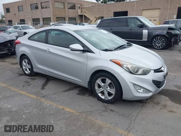 2013 Hyundai Elantra GS z VIN KMHDH6AE6DU013448, wystawiony jako IAAI lot #42773244 z przebiegiem 109 086 mil mil oraz . Historia ofert i sprzedaży dostępna na DreamBid. Obrazek 1.