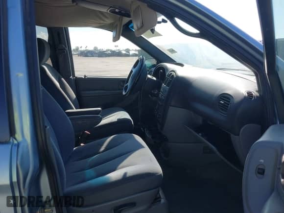 2004 Dodge Caravan SXT with VIN 2D8GP44L44R602595, listed as a IAAI auction lot 42833175 with Not provided miles and . Bid and sale history available at DreamBid. Image 5.