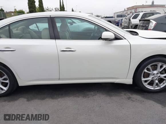 2013 Nissan Maxima SV z VIN 1N4AA5AP2DC821279, wystawiony jako IAAI lot #42767993 z przebiegiem 61 599 mil mil oraz . Historia ofert i sprzedaży dostępna na DreamBid. Obrazek 13.