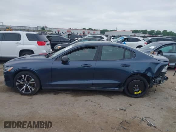 2024 Volvo S60 Plus Dark Theme z VIN 7JRL12FL7RG318758, wystawiony jako IAAI lot #42419257 z przebiegiem 18 937 mil mil oraz . Historia ofert i sprzedaży dostępna na DreamBid. Obrazek 14.