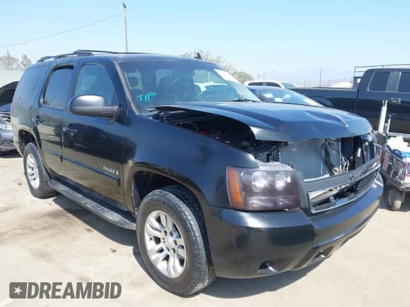 2007 Chevrolet Tahoe LT z VIN 1GNFC13067J381397, wystawiony jako IAAI lot #43352347 z przebiegiem 141 341 mil mil oraz . Historia ofert i sprzedaży dostępna na DreamBid. Obrazek 1.