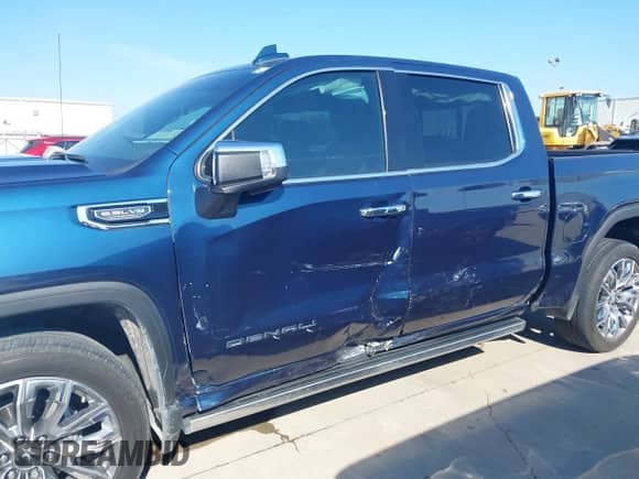 2023 GMC Sierra 1500 Denali with VIN 3GTPHGED2PG210522, listed as a IAAI auction lot 43096747 with 17,371 mi miles and . Bid and sale history available at DreamBid. Image 6.
