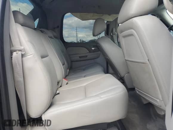 2011 Chevrolet Avalanche LTZ z VIN 3GNTKGE3XBG135334, wystawiony jako Copart lot #70121585 z przebiegiem 103 522 mil mil oraz Szkoda całkowita • Salvage title. Historia ofert i sprzedaży dostępna na DreamBid. Obrazek 10.