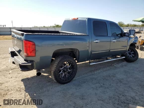 2012 Chevrolet Silverado 1500 LS z VIN 3GCPCREA1CG224955, wystawiony jako Copart lot #68713195 z przebiegiem 105 680 mil mil oraz Szkoda całkowita • Salvage title. Historia ofert i sprzedaży dostępna na DreamBid. Obrazek 3.