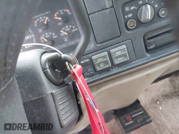 1998 Chevrolet Tahoe с VIN 1GNEK13R2WJ336615, выставлен на аукционе IAAI как лот 43285871 с пробегом 278 053 миль миль и . История ставок и продаж доступна на DreamBid. Изображение 11.