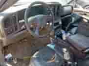 2003 Chevrolet Silverado 3500 LT z VIN 1GCJK33103F128132, wystawiony jako Copart lot #68076515 z przebiegiem 223 783 mil mil oraz Szkoda całkowita • Salvage title. Historia ofert i sprzedaży dostępna na DreamBid. Obrazek 8.