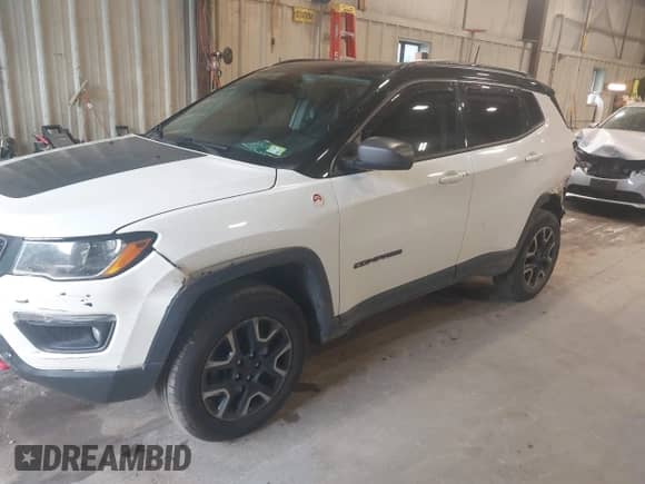 2018 Jeep Compass Trailhawk z VIN 3C4NJDDB9JT501558, wystawiony jako IAAI lot #42839010 z przebiegiem 88 554 mil mil oraz . Historia ofert i sprzedaży dostępna na DreamBid. Obrazek 2.
