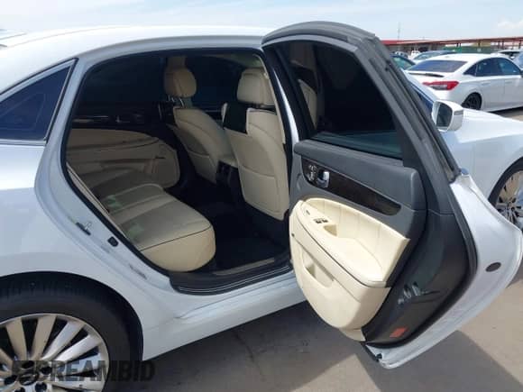 2014 Hyundai Equus Ultimate z VIN KMHGH4JH1EU083971, wystawiony jako IAAI lot #43242212 z przebiegiem 58 716 mil mil oraz . Historia ofert i sprzedaży dostępna na DreamBid. Obrazek 8.