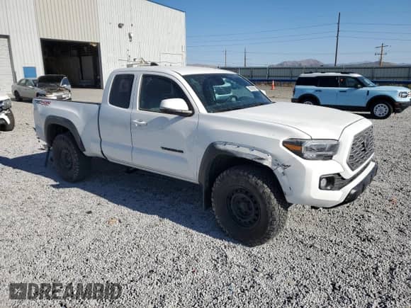 2022 Toyota Tacoma SR z VIN 3TYSZ5ANXNT090384, wystawiony jako Copart lot #80906685 z przebiegiem Nie podano mil oraz Szkoda całkowita • Salvage title. Historia ofert i sprzedaży dostępna na DreamBid. Obrazek 4.