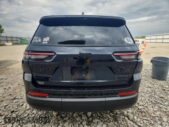 2024 Jeep Grand Cherokee Limited with VIN 1C4RJKBG2R8524727, listed as a Copart auction lot 80135275 with 9,272 mi miles and Salvage title. Bid and sale history available at DreamBid. Image 6.