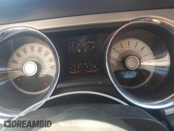 2012 Ford Mustang Premium с VIN 1ZVBP8AM0C5211028, выставлен на аукционе Copart как лот 85733375 с пробегом 205 137 миль миль и Списание • Salvage title. История ставок и продаж доступна на DreamBid. Изображение 9.