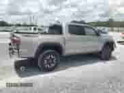 2020 Toyota Tacoma SR5 с VIN 5TFAZ5CN1LX090978, выставлен на аукционе Copart как лот 64010265 с пробегом 117 433 миль миль и Списание • Salvage title. История ставок и продаж доступна на DreamBid. Изображение 3.