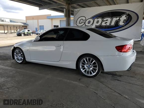 2012 BMW 3 Series 328i с VIN WBAKE5C51CJ106337, выставлен на аукционе Copart как лот 82383085 с пробегом 119 121 миль миль и Списание • Salvage title. История ставок и продаж доступна на DreamBid. Изображение 2.
