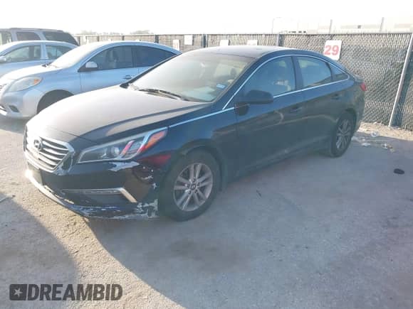 2015 Hyundai Sonata SE z VIN 5NPE24AF5FH246810, wystawiony jako IAAI lot #42868167 z przebiegiem 156 588 mil mil oraz . Historia ofert i sprzedaży dostępna na DreamBid. Obrazek 2.