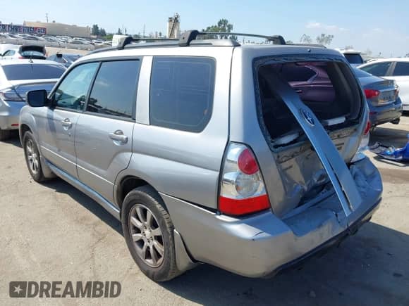 2008 Subaru Forester X with VIN JF1SG65688H729905, listed as a IAAI auction lot 43315331 with 263,496 mi miles and . Bid and sale history available at DreamBid. Image 3.