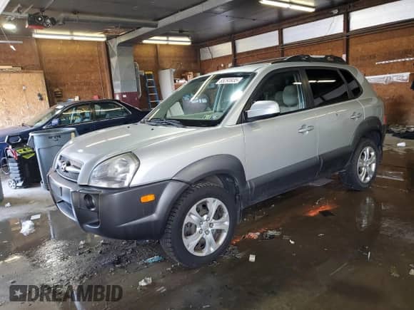 2008 Hyundai Tucson SE с VIN KM8JN72D48U874446, выставлен на аукционе Copart как лот 65293935 с пробегом 220 485 миль миль и Чистый • Clean title. История ставок и продаж доступна на DreamBid. Изображение 1.