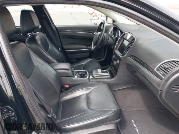 2016 Chrysler 300 C with VIN 2C3CCAEG4GH294819, listed as a IAAI auction lot 43111377 with 152,376 mi miles and . Bid and sale history available at DreamBid. Image 5.