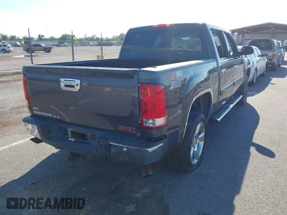 2011 GMC Sierra 1500 SLE z VIN 3GTP1VE06BG313943, wystawiony jako IAAI lot #43412577 z przebiegiem Nie podano mil oraz . Historia ofert i sprzedaży dostępna na DreamBid. Obrazek 4.