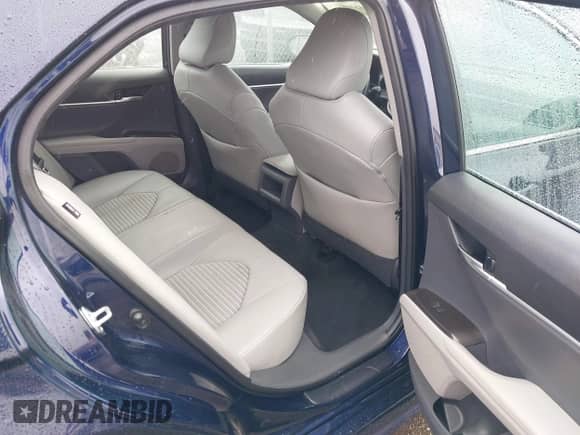 2021 Toyota Camry SE Nightshade z VIN 4T1G11AK8MU585082, wystawiony jako IAAI lot #43245347 z przebiegiem 88 301 mil mil oraz . Historia ofert i sprzedaży dostępna na DreamBid. Obrazek 8.