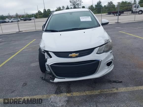 2018 Chevrolet Sonic Premier z VIN 1G1JF5SB3J4106945, wystawiony jako IAAI lot #43090914 z przebiegiem 116 456 mil mil oraz . Historia ofert i sprzedaży dostępna na DreamBid. Obrazek 12.