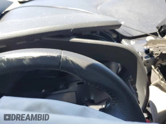 2023 Toyota Sienna XLE z VIN 5TDYRKEC4PS165323, wystawiony jako Copart lot #68173785 z przebiegiem Nie podano mil oraz Nie do naprawy • Non repairable. Historia ofert i sprzedaży dostępna na DreamBid. Obrazek 9.