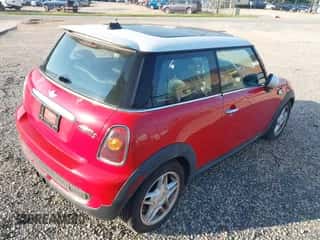 2008 MINI Hardtop S with VIN WMWMF73598TV32869, listed as a IAAI auction lot 42627078 with 145,752 mi miles and . Bid and sale history available at DreamBid. Image 4.