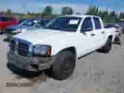 2005 Dodge Dakota ST с VIN 1D7HW28N55S167338, выставлен на аукционе IAAI как лот 42859097 с пробегом 157 806 миль миль и . История ставок и продаж доступна на DreamBid. Изображение 18.