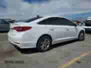 2017 Hyundai Sonata 2.4L z VIN 5NPE24AF6HH487553, wystawiony jako Copart lot #82072085 z przebiegiem 141 504 mil mil oraz Szkoda całkowita • Salvage title. Historia ofert i sprzedaży dostępna na DreamBid. Obrazek 3.