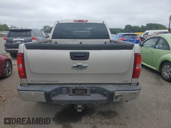 2007 Chevrolet Silverado 1500 LTZ z VIN 3GCEK13M17G551970, wystawiony jako Copart lot #80522755 z przebiegiem Nie podano mil oraz Czysty tytuł • Clean title. Historia ofert i sprzedaży dostępna na DreamBid. Obrazek 6.