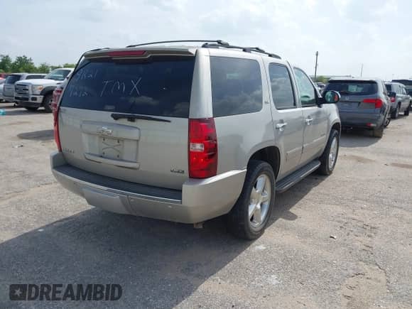 2009 Chevrolet Tahoe LTZ with VIN 1GNFC33009R217272, listed as a IAAI auction lot 42667388 with 199,795 mi miles and . Bid and sale history available at DreamBid. Image 4.