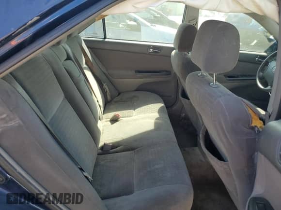 2005 Toyota Camry XLE z VIN 4T1BF30K75U105429, wystawiony jako Copart lot #66518075 z przebiegiem 425 788 mil mil oraz Szkoda całkowita • Salvage title. Historia ofert i sprzedaży dostępna na DreamBid. Obrazek 10.