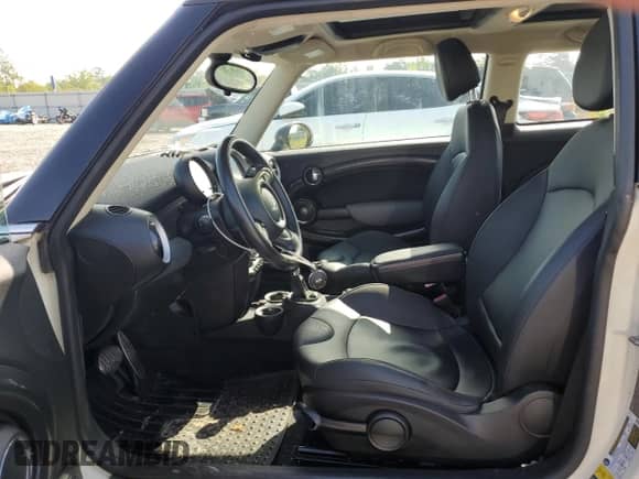 2011 MINI Hardtop S with VIN WMWSV3C50BTY15977, listed as a Copart auction lot 52802295 with 89,085 mi miles and Salvage title. Bid and sale history available at DreamBid. Image 7.