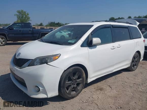 2011 Toyota Sienna SE z VIN 5TDXK3DC7BS048545, wystawiony jako IAAI lot #43006422 z przebiegiem 202 366 mil mil oraz . Historia ofert i sprzedaży dostępna na DreamBid. Obrazek 16.