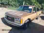 1989 GMC Sierra 1500 z VIN 1GTDC14K5KZ529078, wystawiony jako IAAI lot #43059983 z przebiegiem 158 207 mil mil oraz . Historia ofert i sprzedaży dostępna na DreamBid. Obrazek 2.